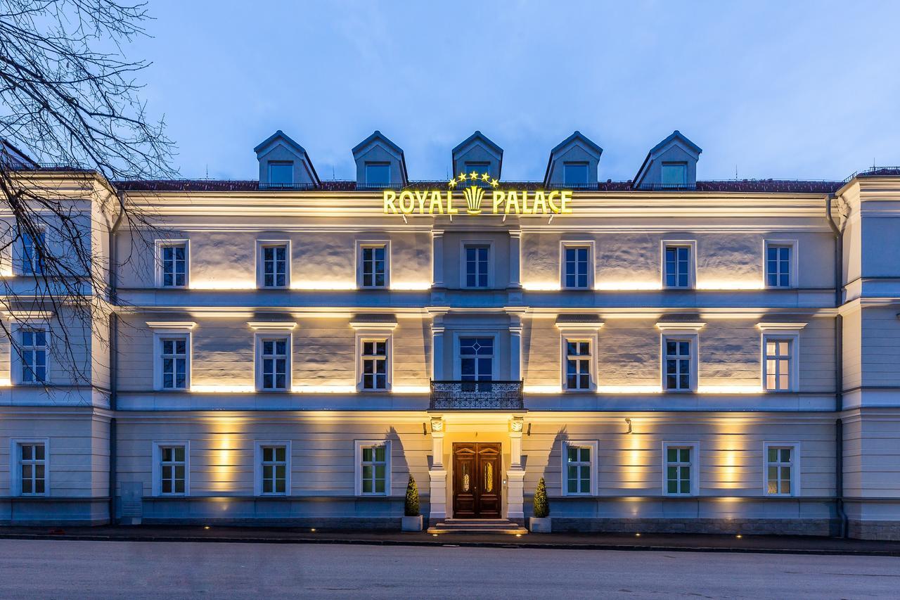 Royal Palace Turcianske Teplice Bagian luar foto
