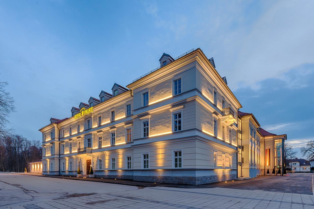 Royal Palace Turcianske Teplice Bagian luar foto